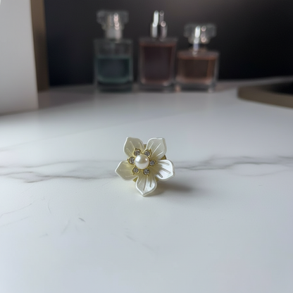 İnci Kristal Detaylı Gömlek Charmı