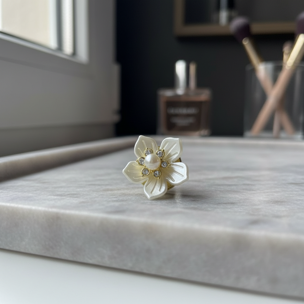 İnci Kristal Detaylı Gömlek Charmı