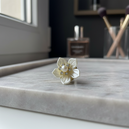 İnci Kristal Detaylı Gömlek Charmı